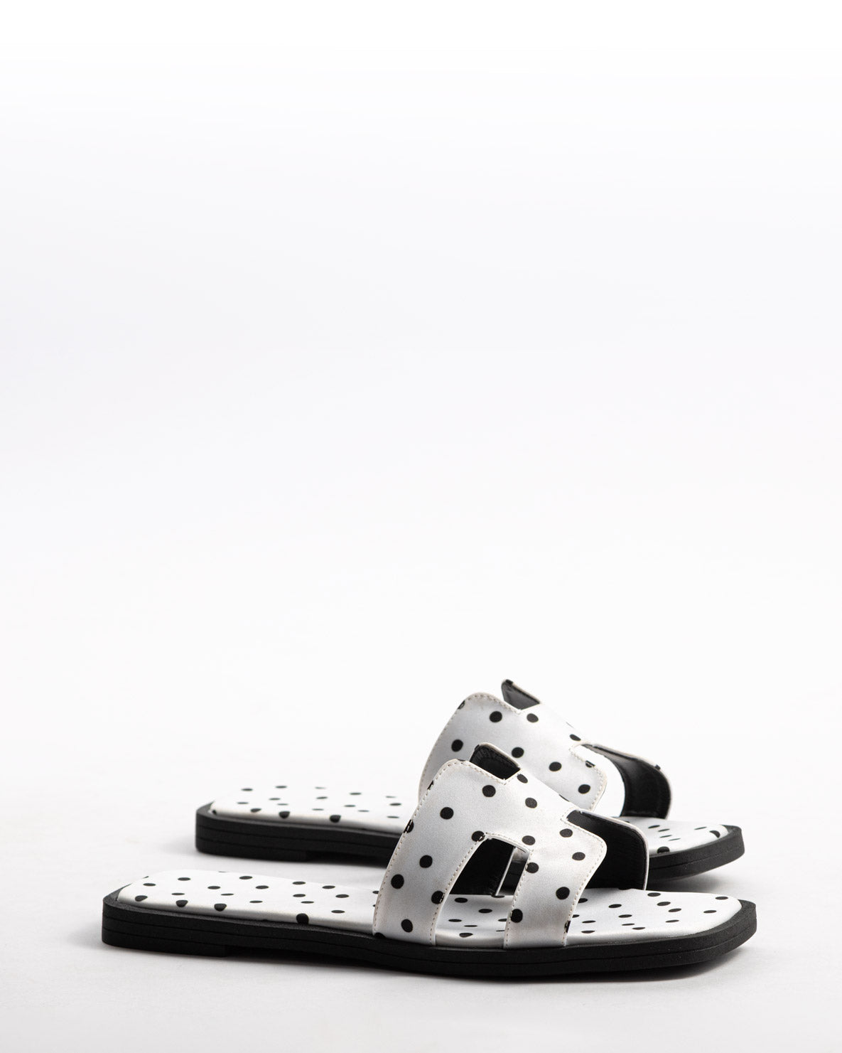 BIANCA-BLANCO-LUNARES-FLATS-1.jpg