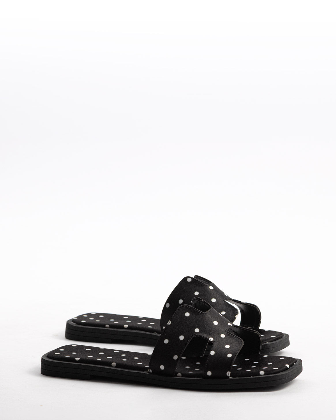 BIANCA-NEGRO-LUNARES-FLATS-1.jpg