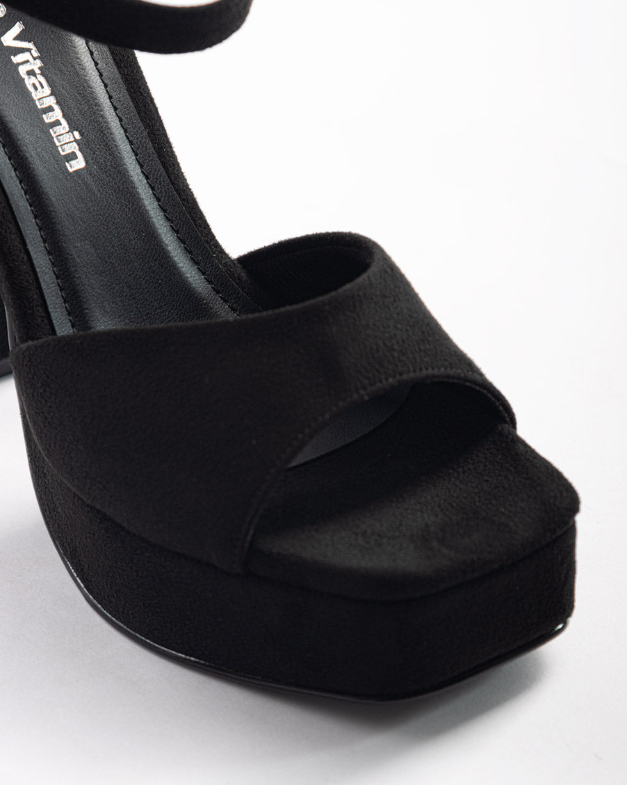 FREYA-NEGRO-3.jpg